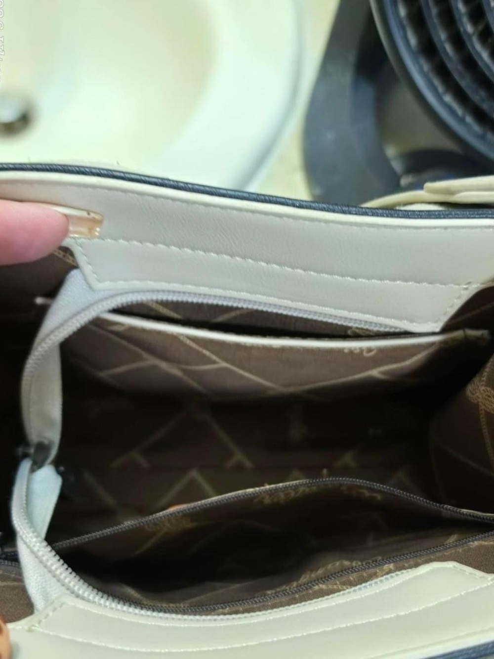 Wrangler Cream and Brown Shoulder Bag with Organized Interior